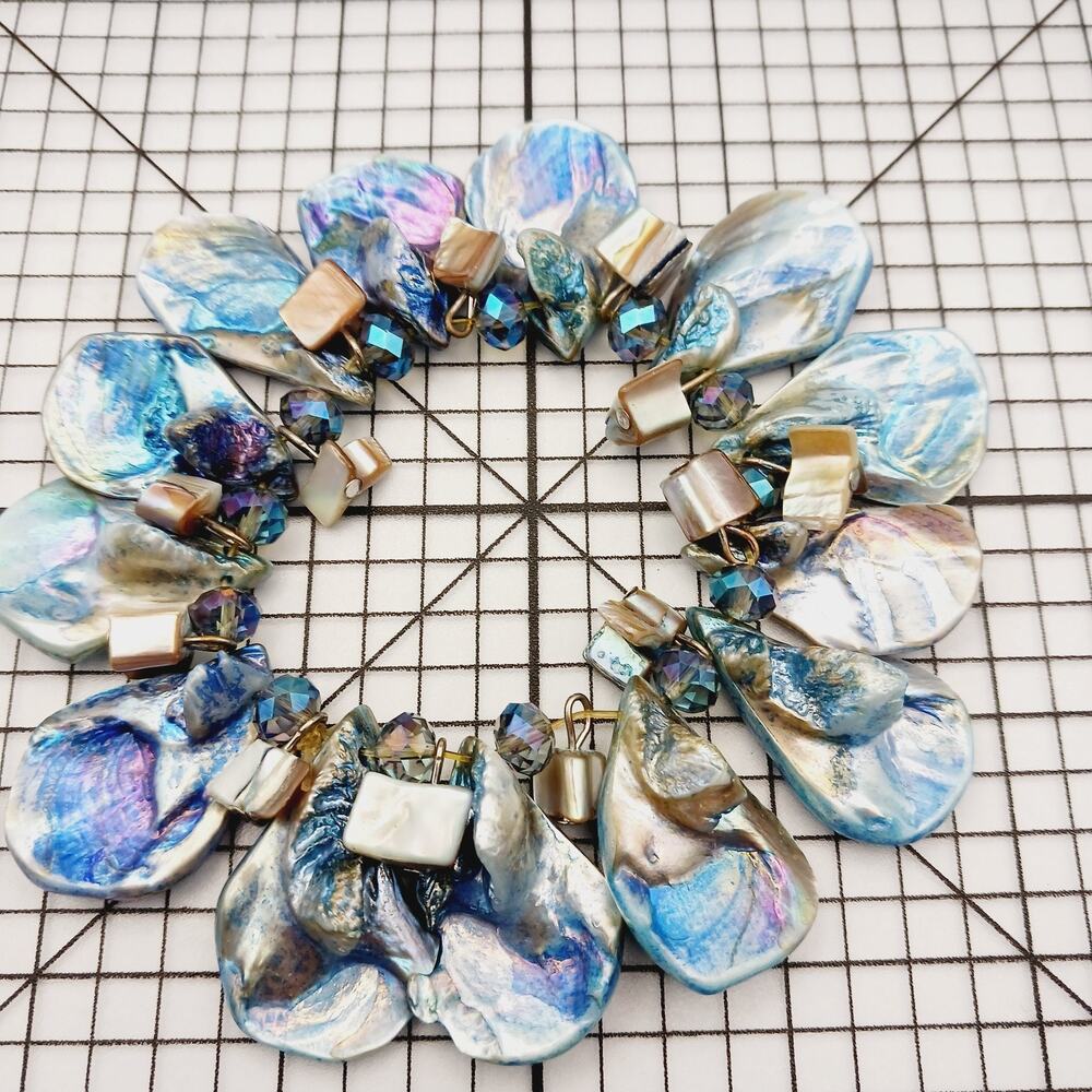 Bracelet VTG Beaded Blue Iridescent Shell Look Stretch Artwear Coastal Mermaid